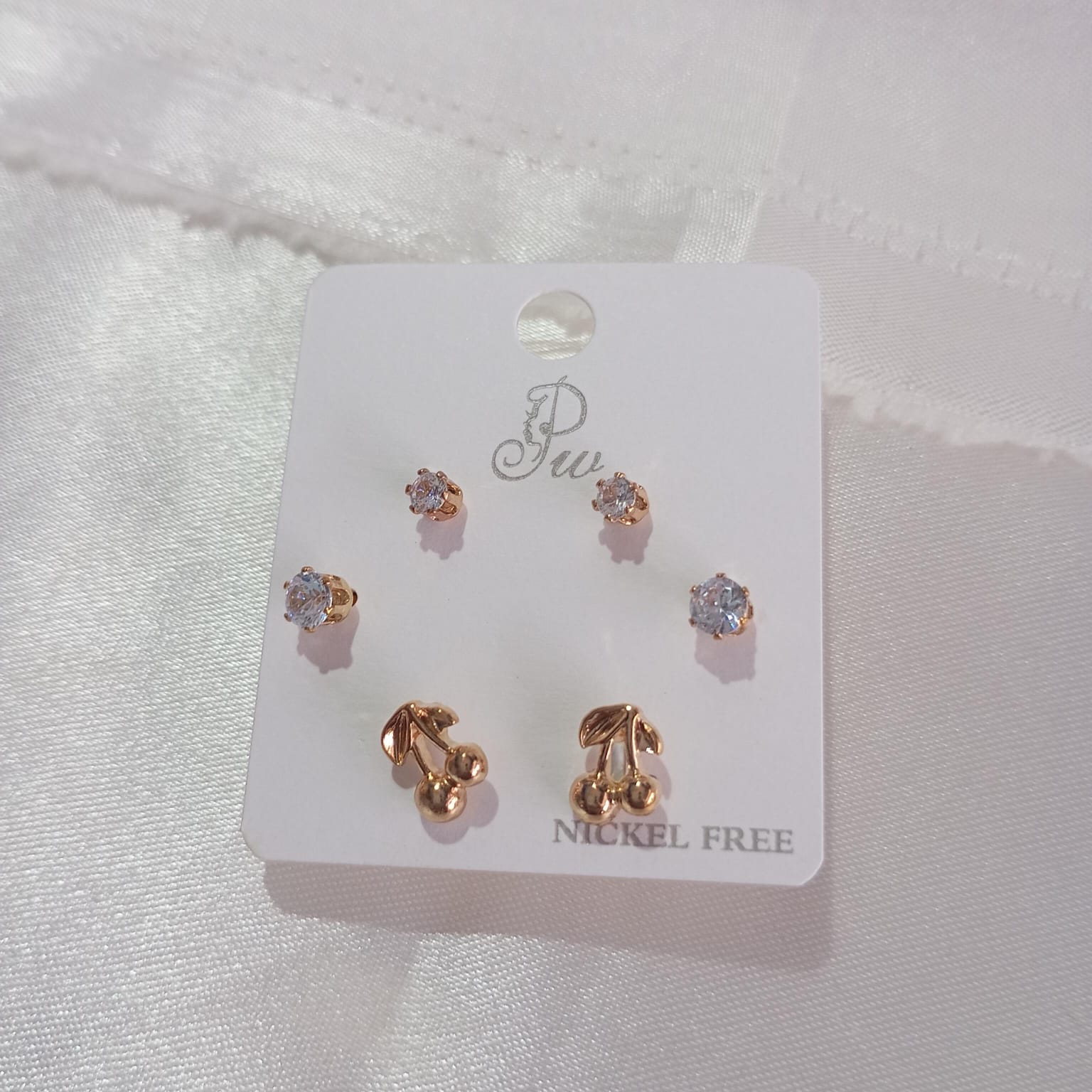 Fashion Latest pairs Earrings Combo Set Crystal Stud Earrings for Women