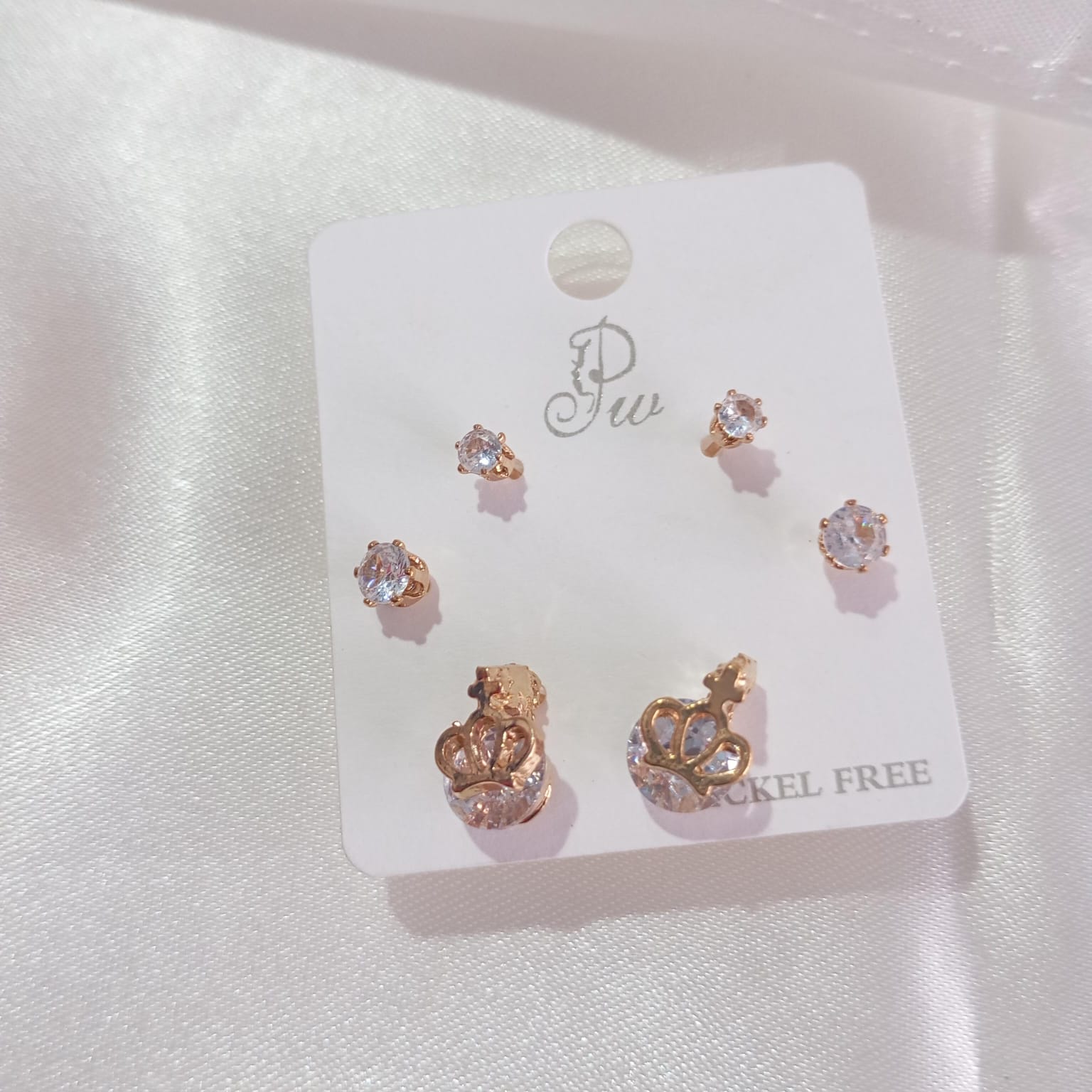 Fashion Latest pairs Earrings Combo Set Crystal Stud Earrings for Women.