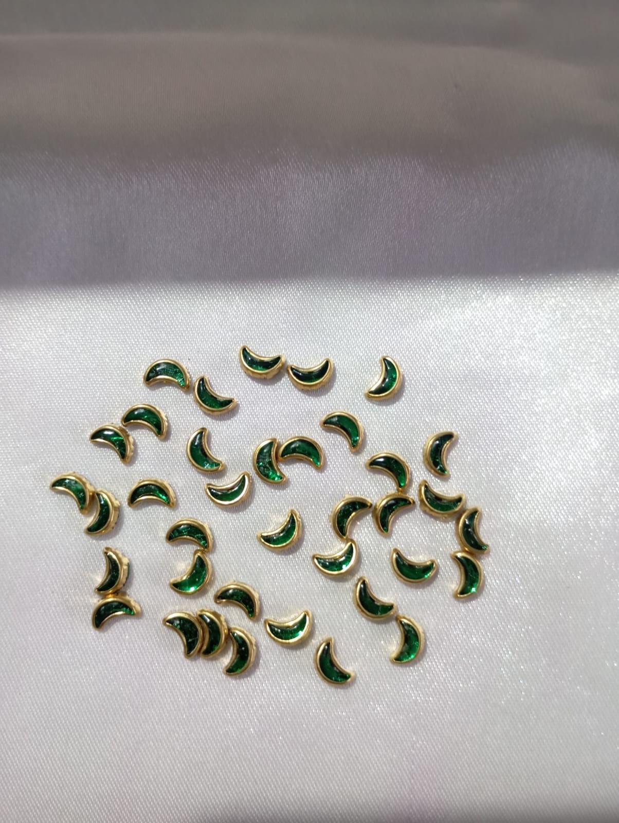 Green Colour Moon Shape Glossy Kundan Stones ,Glass Fitting Stone for Jewellery Making, Bangle Making, Embroidery, Aari Work, DIY Craft, Glossy Finish Stones