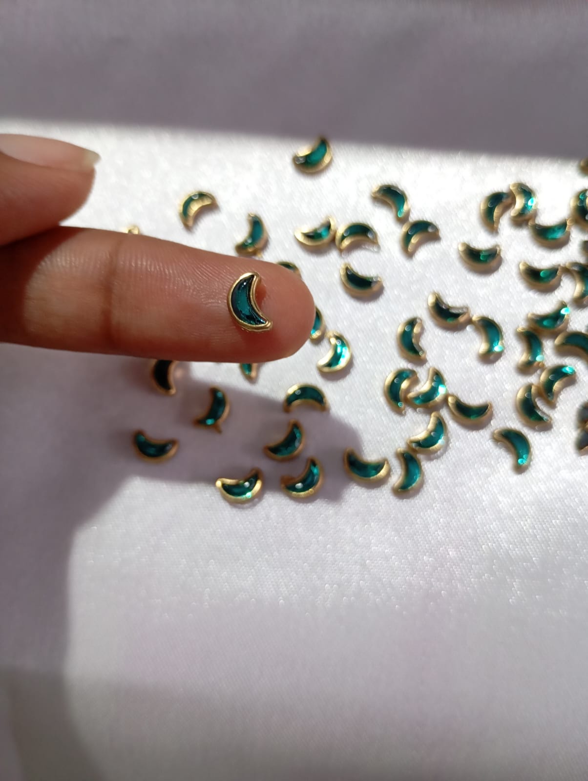 Rama Green Moon Shape Glossy Kundan Stones ,Glass Fitting Stone for Jewellery Making, Bangle Making, Embroidery, Aari Work, DIY Craft, Glossy Finish Stones